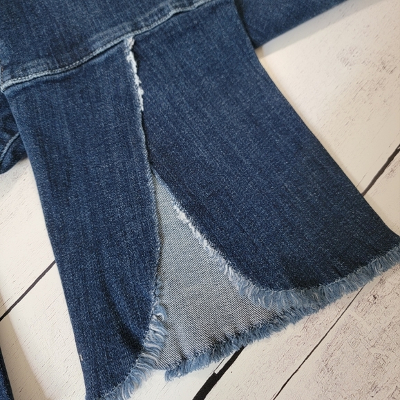 Blue Ankle Cropped Jeans with Gradient Shades - Picture 3 of 7